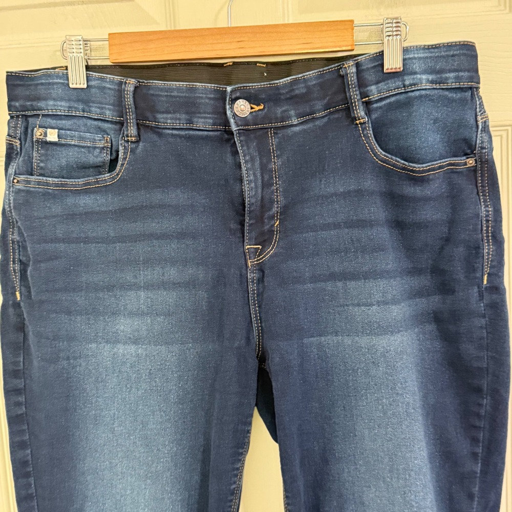 Curve Appeal Jeans Womens 16/33 Blue Comfort Waist Stretch Caasual Minimalist - Picture 4 of 8